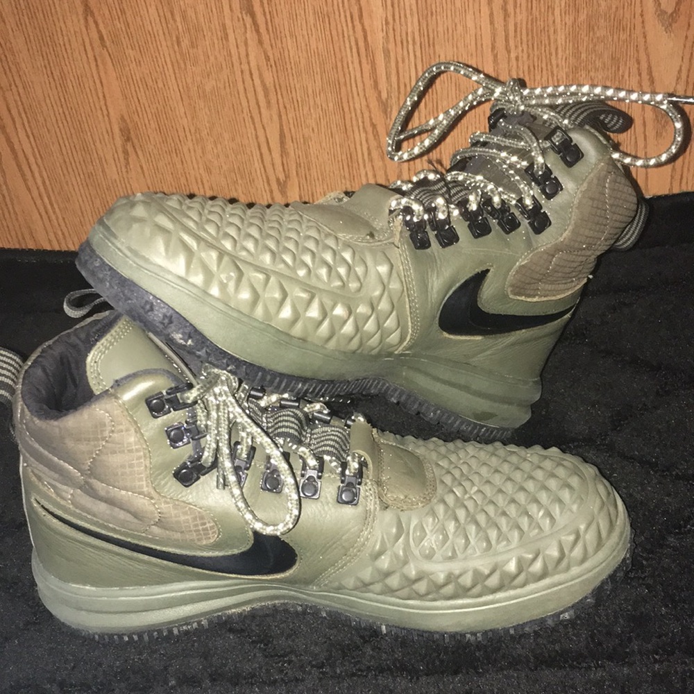 Nike Lunar Force 1 Duckboot
Medium Olive